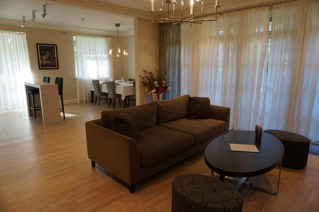 Wooden Villa Apartments Jūrkalne Extérieur photo